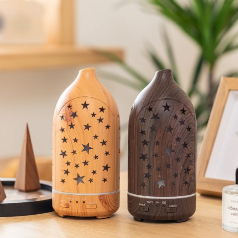 2 wood grain aroma diffusers are standing on the desktop
